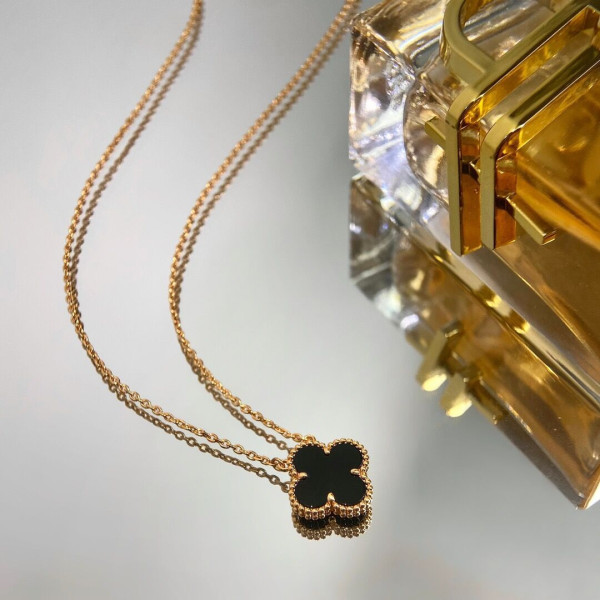 Van Cleef & Arpels Perlée NECKLACE