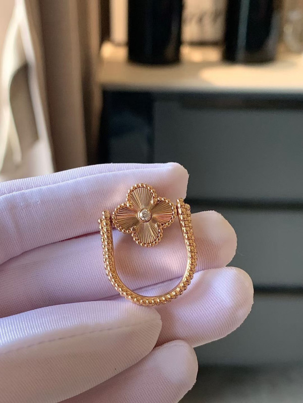 Van Cleef & Arpels Perlée Reversible Ring