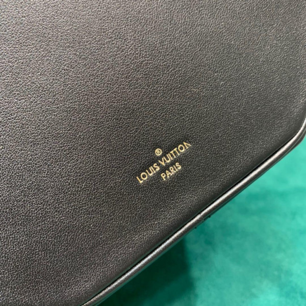 l**is V*t*n petite boite chapeau