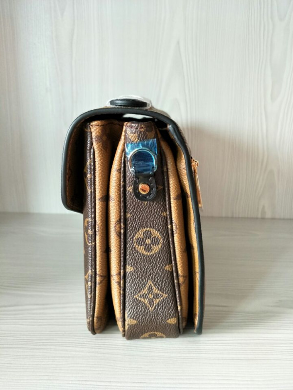 l**is V*t*n pochette metis