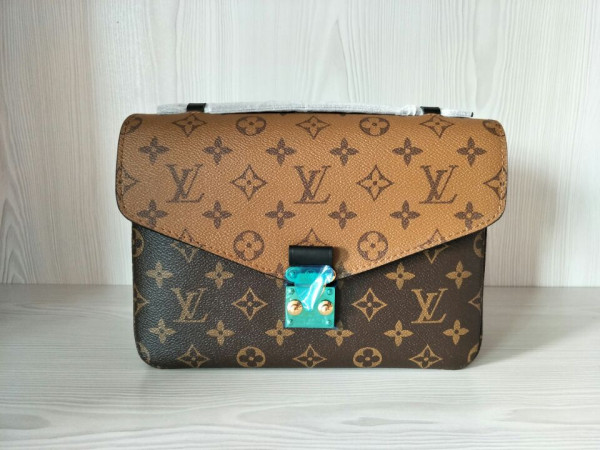 l**is V*t*n pochette metis
