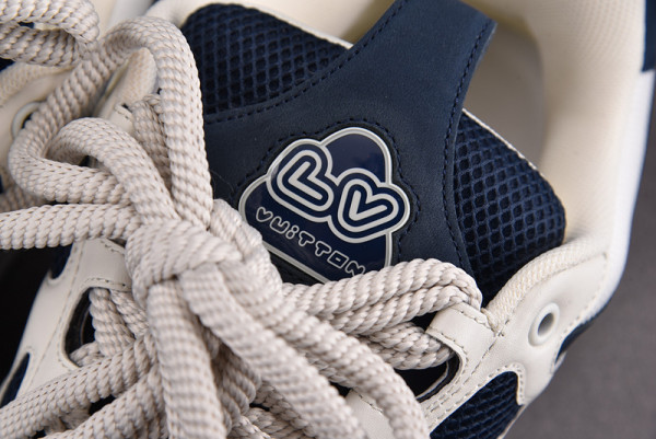 l**is V*t*n sneakers