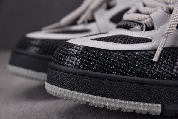 l**is V*t*n sneakers