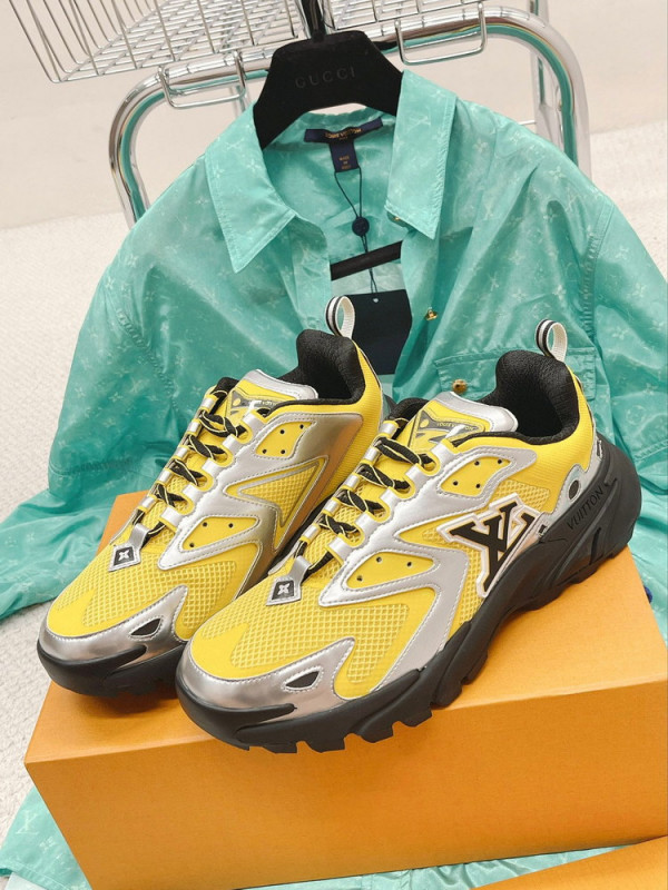 l**is V*t*n runner tatic sneaker