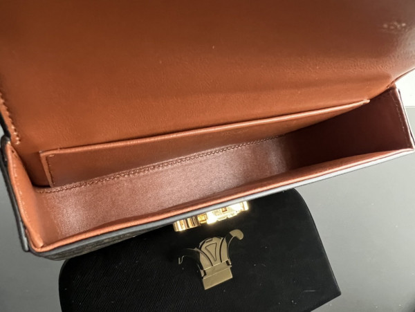 Ce**e chain shoulder bag triomphe