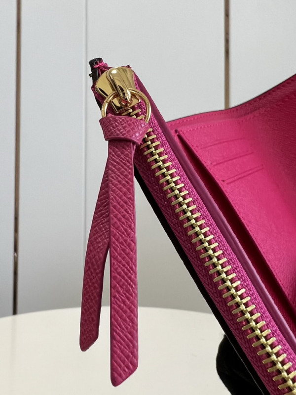 l**is V*t*n victorine wallet