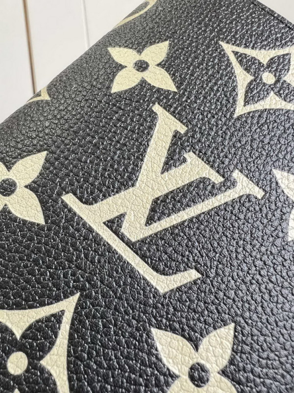 l**is V*t*n passport cover-10*14*2.5cm