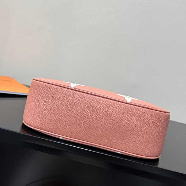 l**is V*t*n bagatelle