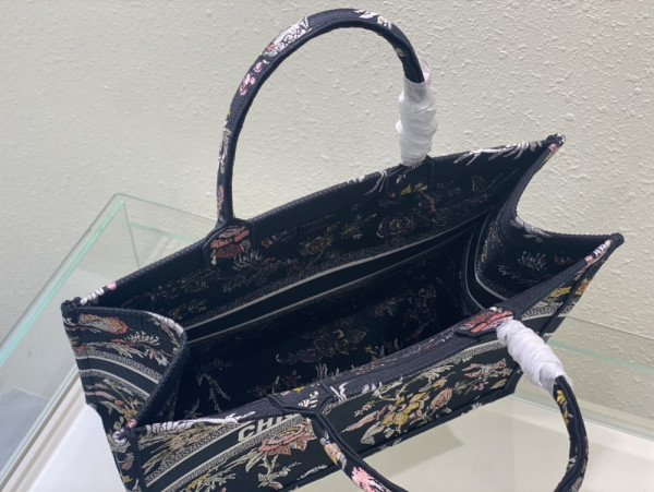 large D*or book tote