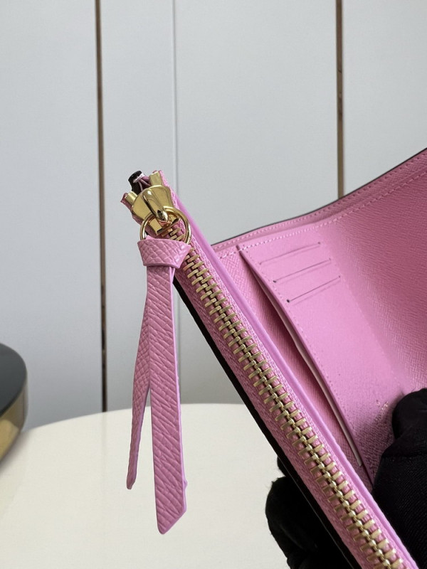 l**is V*t*n victorine wallet