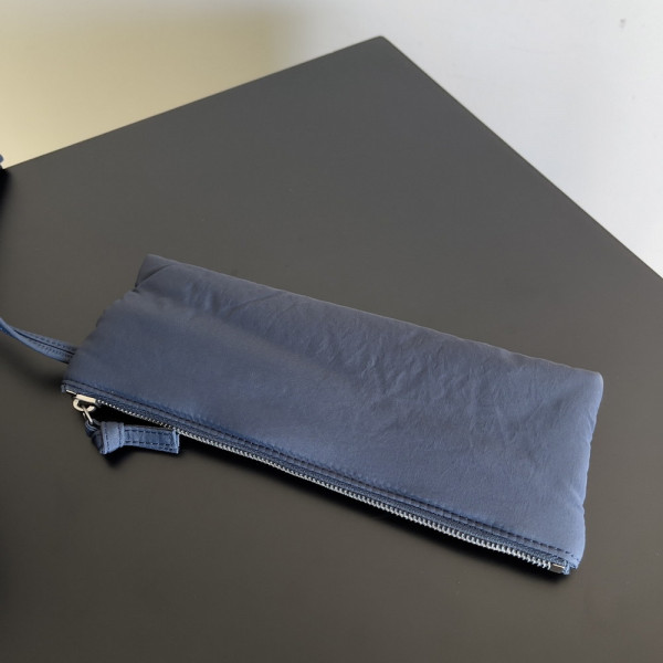 Bo*te*ga ve*ne*ta padded tech cassette