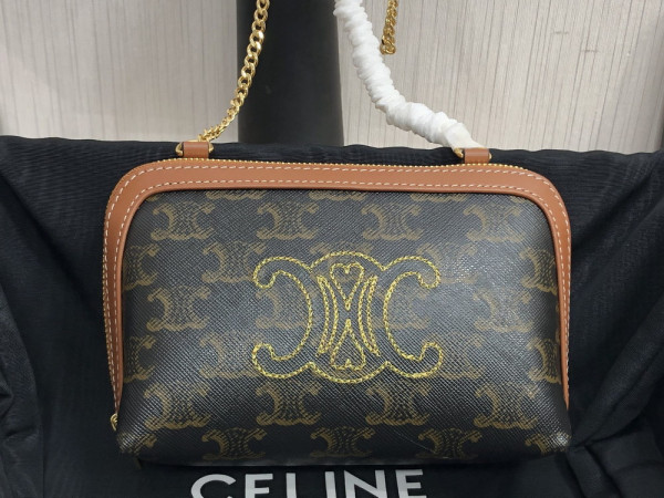 Ce**e clutch on chain in triomphe canvas