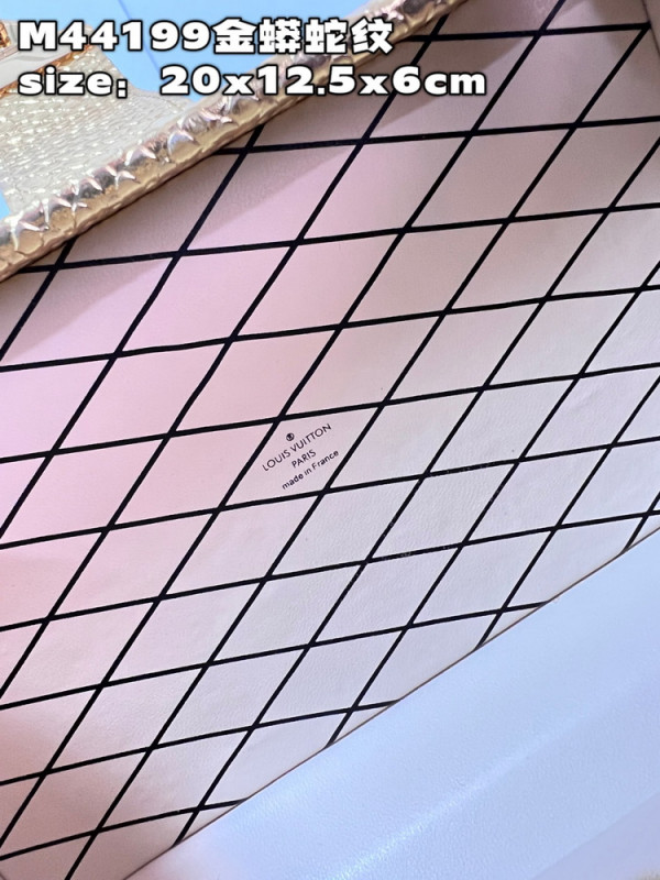 l**is V*t*n petite malle