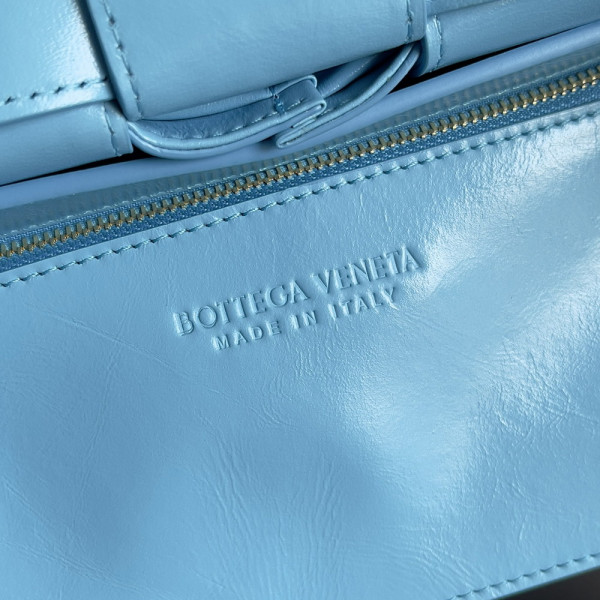 Bo*te*ga ve*ne*ta cassette