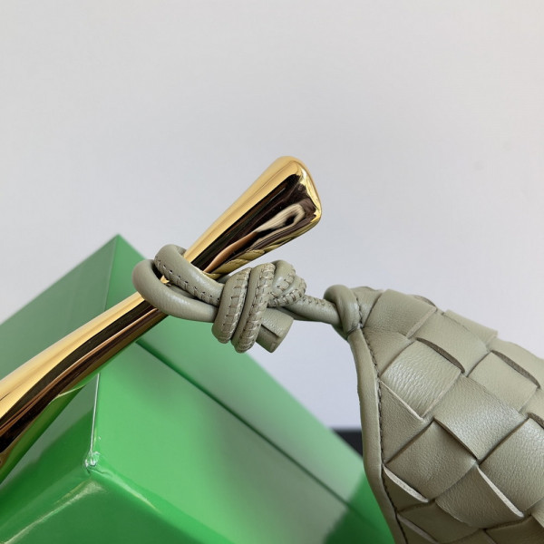 Bo*te*ga ve*ne*ta classic sardine top handle bag