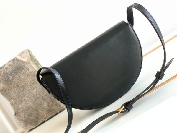 Ce**e besace cuir triomphe