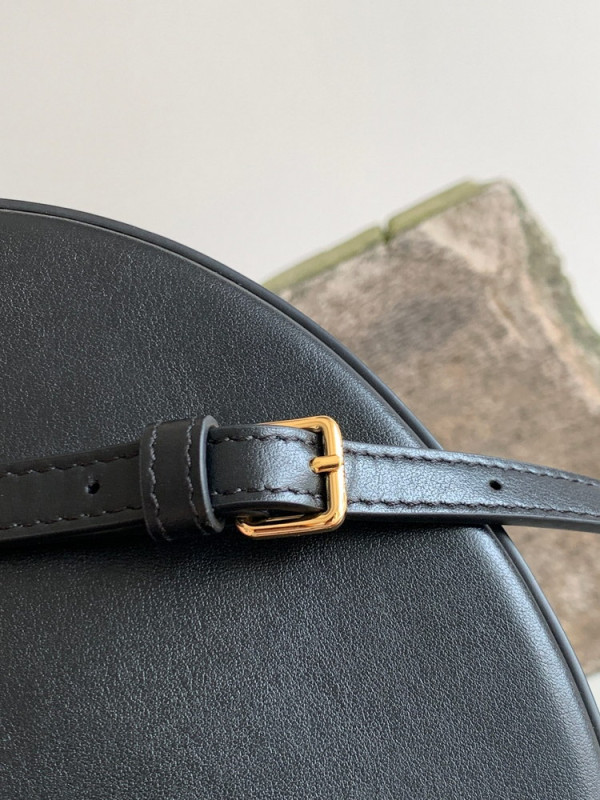 Ce**e besace cuir triomphe