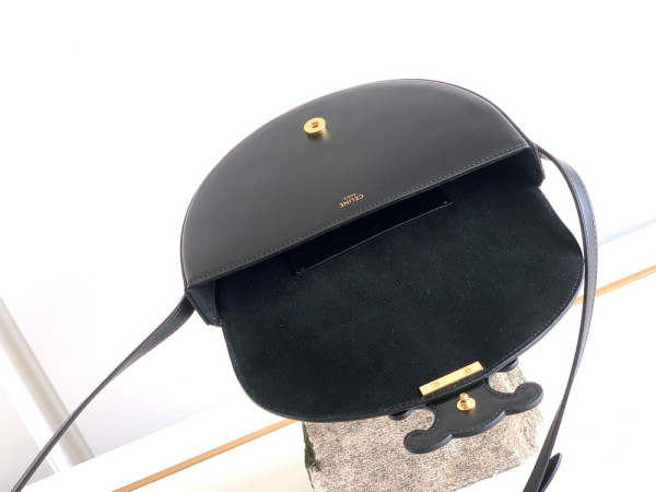 Ce**e besace cuir triomphe