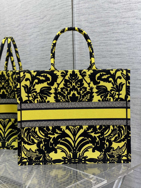 large D*or book tote