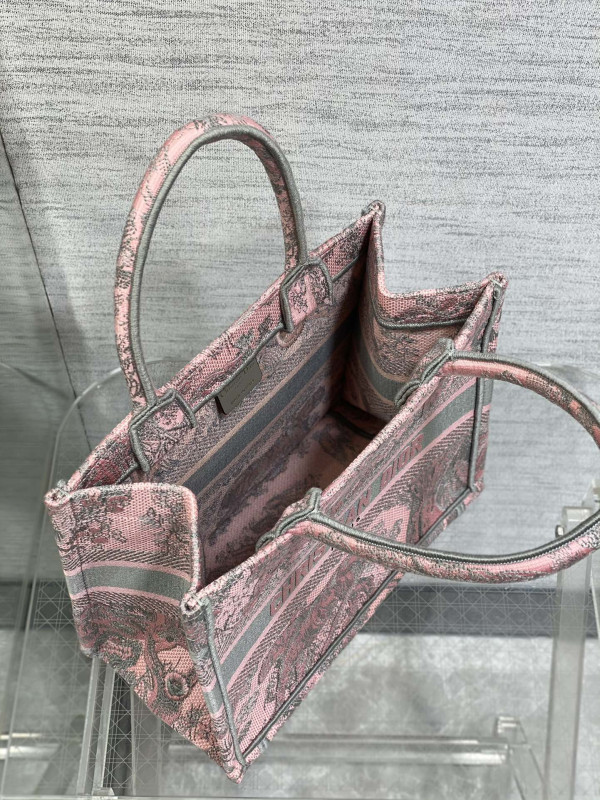 small D*or book tote