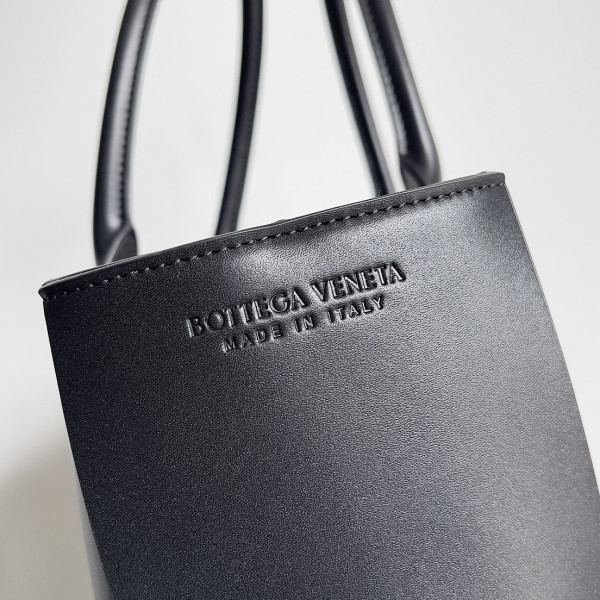 Bo*te*ga ve*ne*ta arco large tote