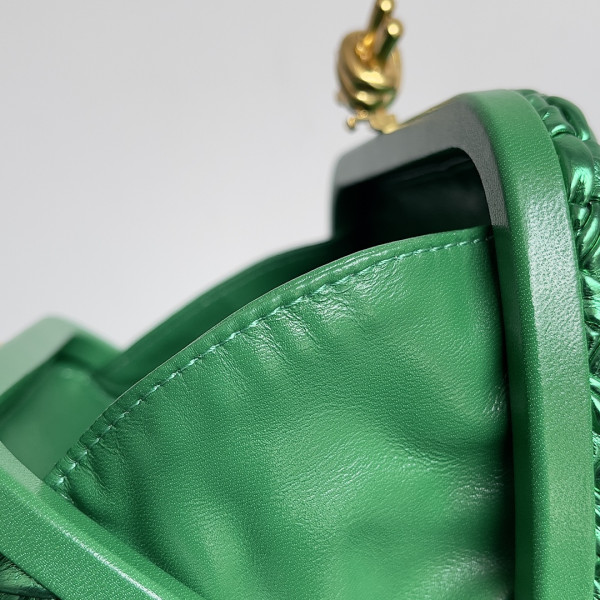 Bo*te*ga ve*ne*ta knot minaudiere