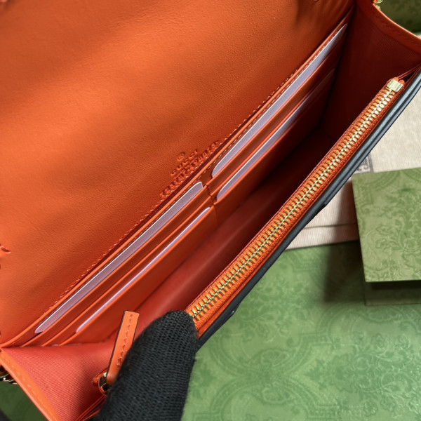 G*u*i gg matelassÉ chain wallet