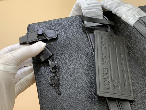 l**is V*t*n aerogram tote