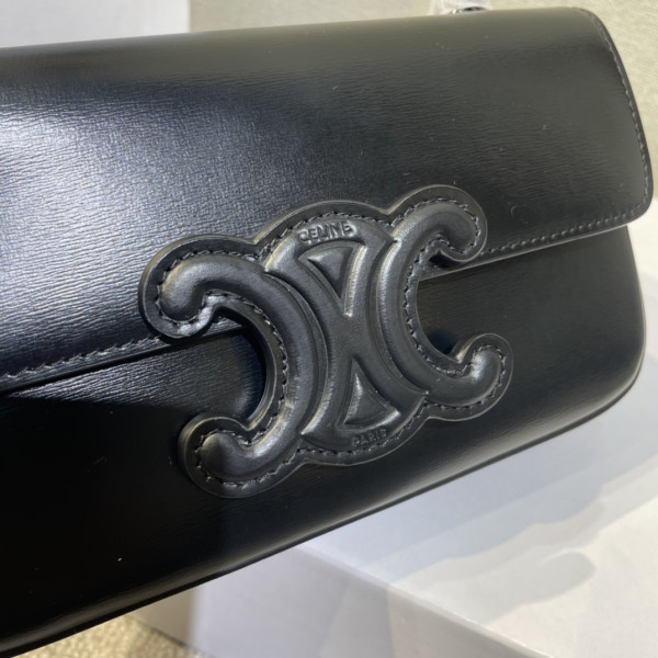 Ce**e chain shoulder bag triomphe