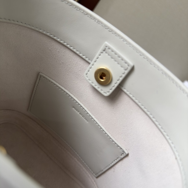 Ce**e mini bucket cuir triomphe