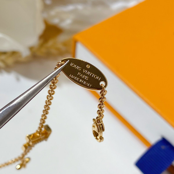 l**is V*t*n bracelet