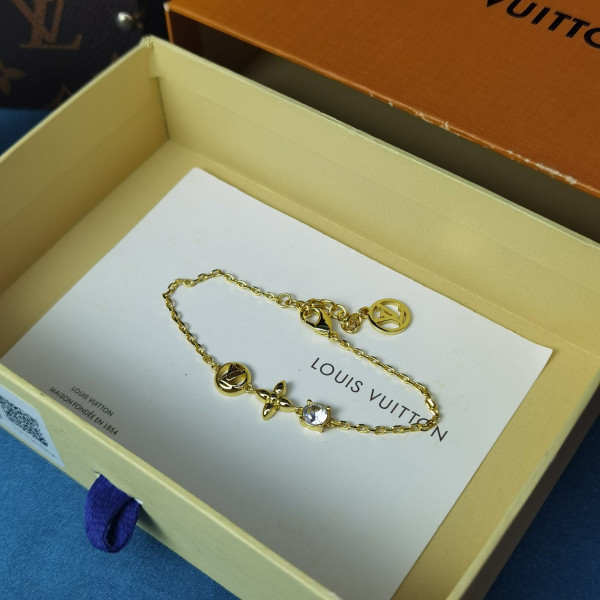 l**is V*t*n bracelet