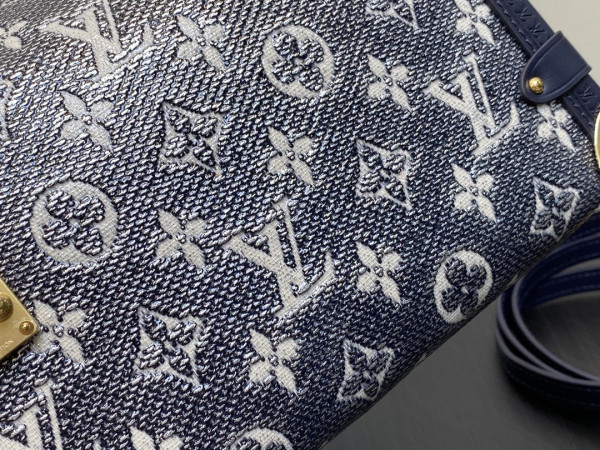 l**is V*t*n side trunk mm