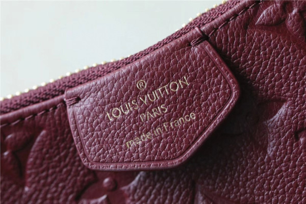 l**is V*t*n easy pouch on strap