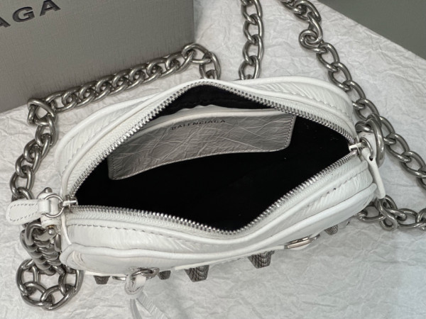 Ba*len*cia*ga le cagole heart mini metallic crinkled-leather shoulder bag