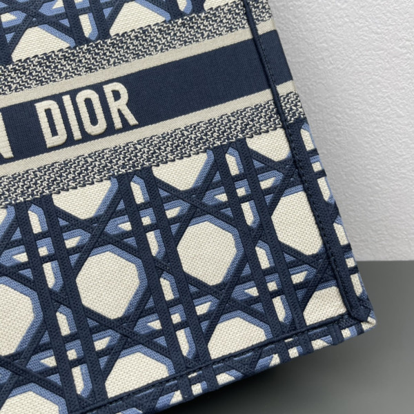 D*or book tote