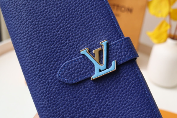 l**is V*t*n vertical wallet