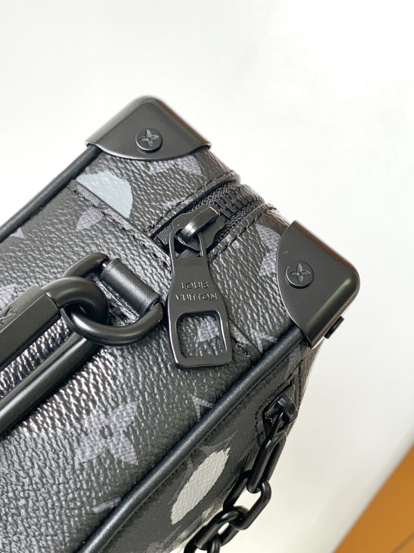 l**is V*t*n mini soft trunk