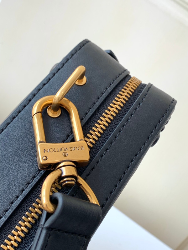 l**is V*t*n mini soft trunk