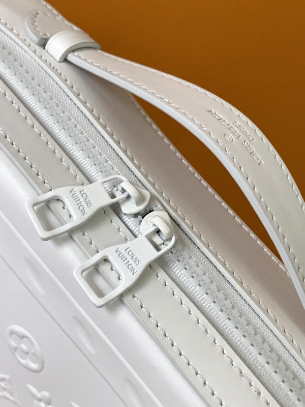 l**is V*t*n mini soft trunk