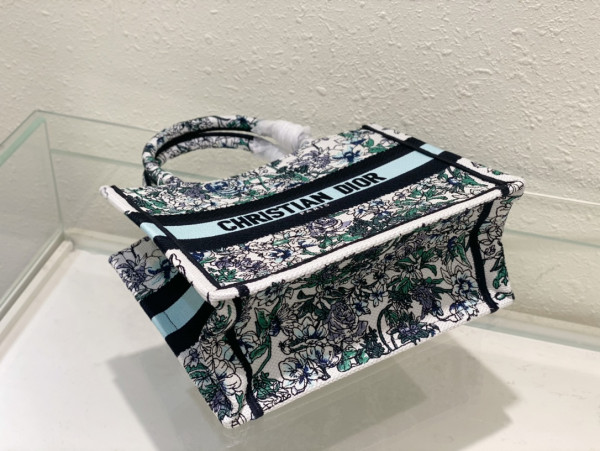 small D*or book tote