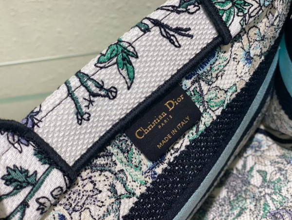 small D*or book tote