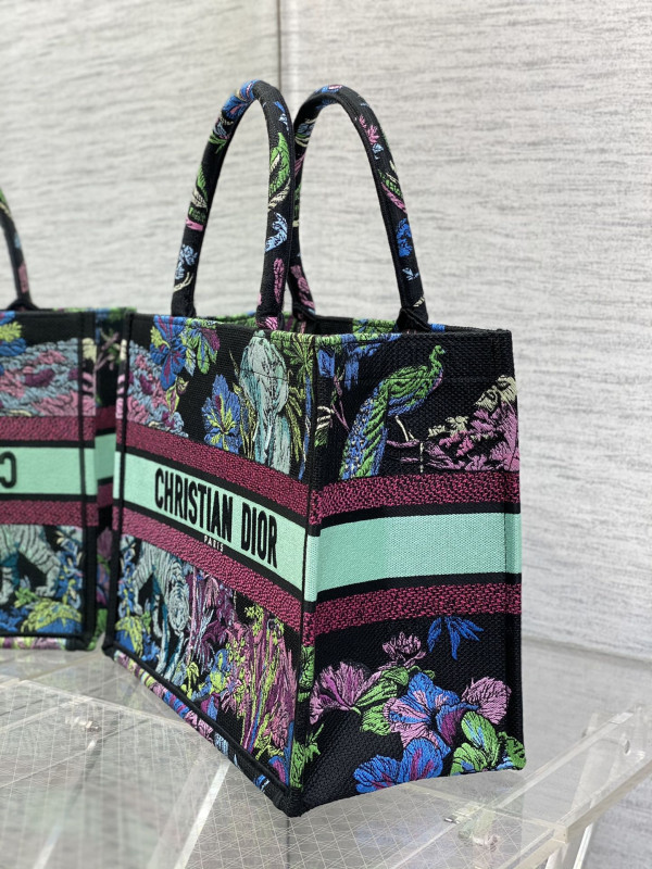 medium D*or book tote