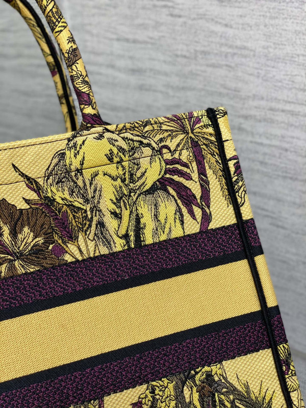 medium D*or book tote