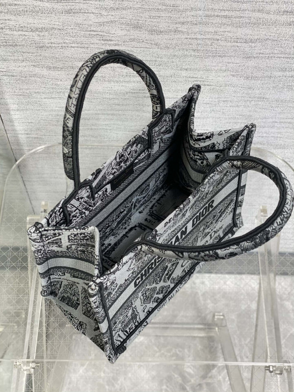 small D*or book tote