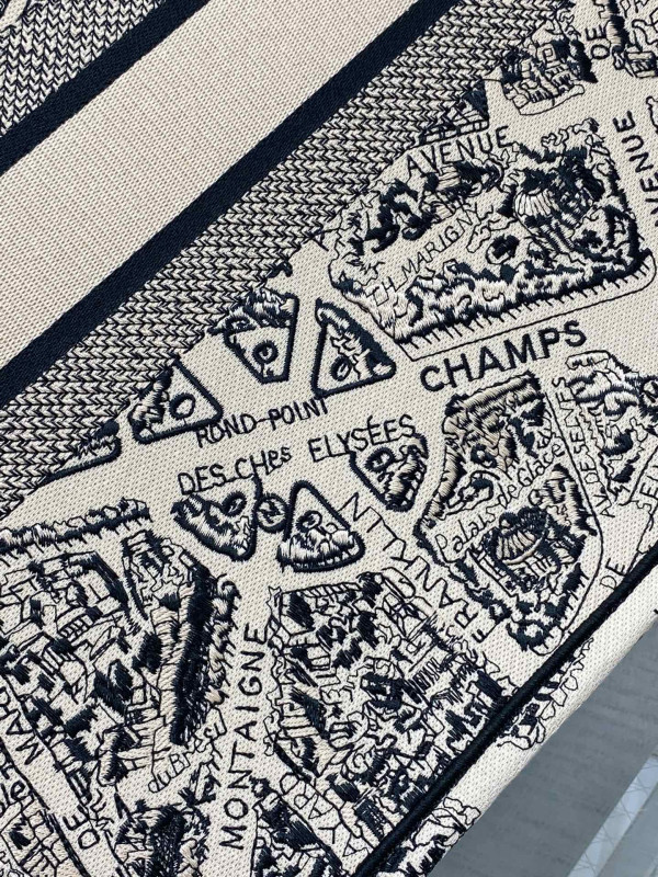 large D*or book tote