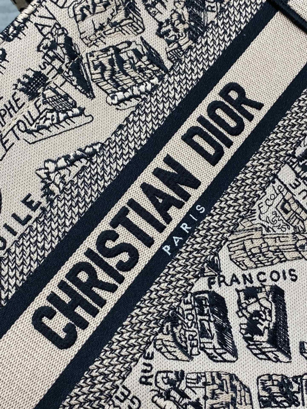 small D*or book tote