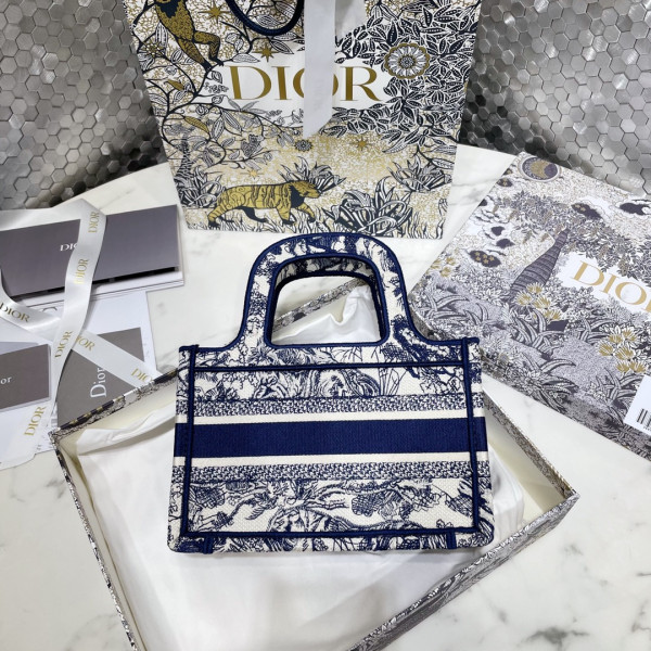 D*or book tote mini