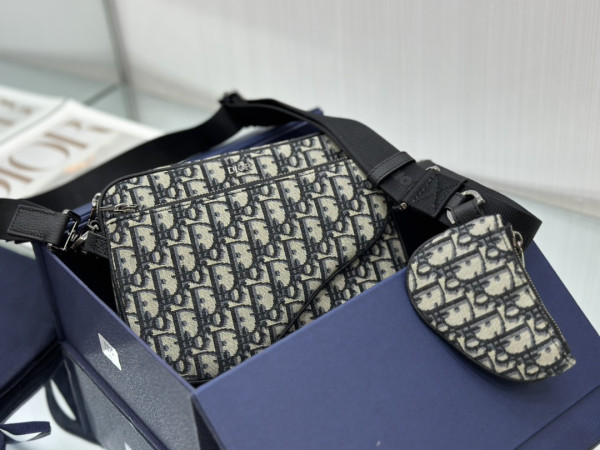 D*or saddle triple pouch