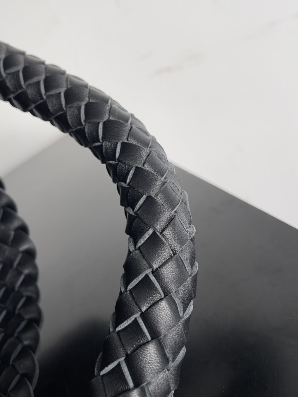 Bo*te*ga ve*ne*ta small andiamo